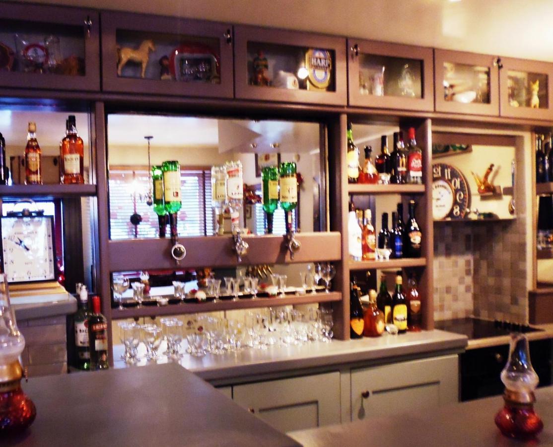 Herlihy'S, Half-Way-House Farranfore Bagian luar foto